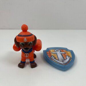 4 Paw Patrol Snow Rescue Toys with Transforming Pup Pack and Badge